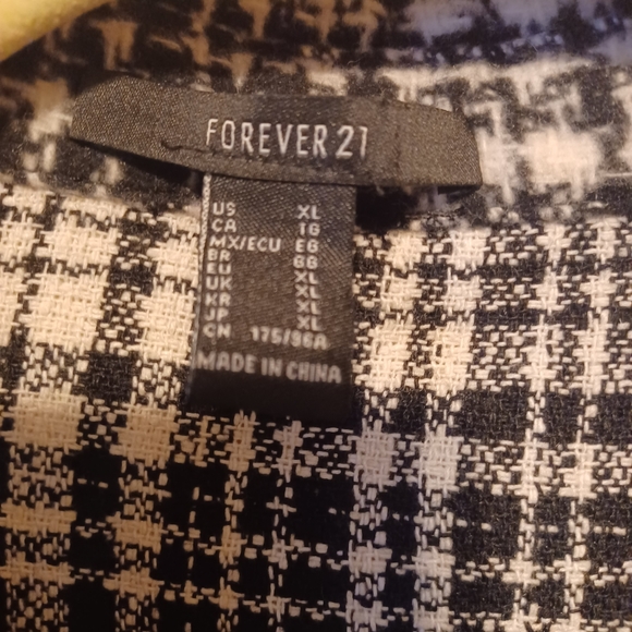 Women's Shaket - Picture 3 of 3